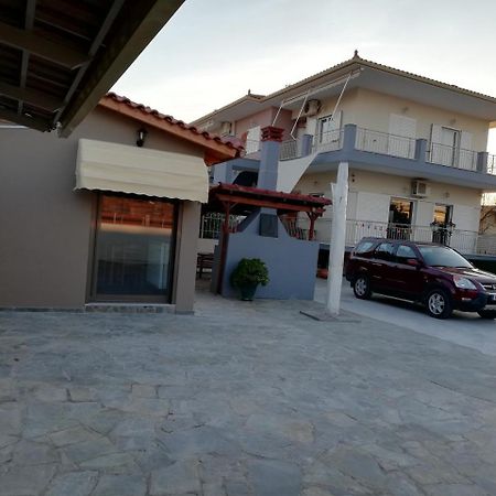 Rea'S House Vrachati Exterior photo