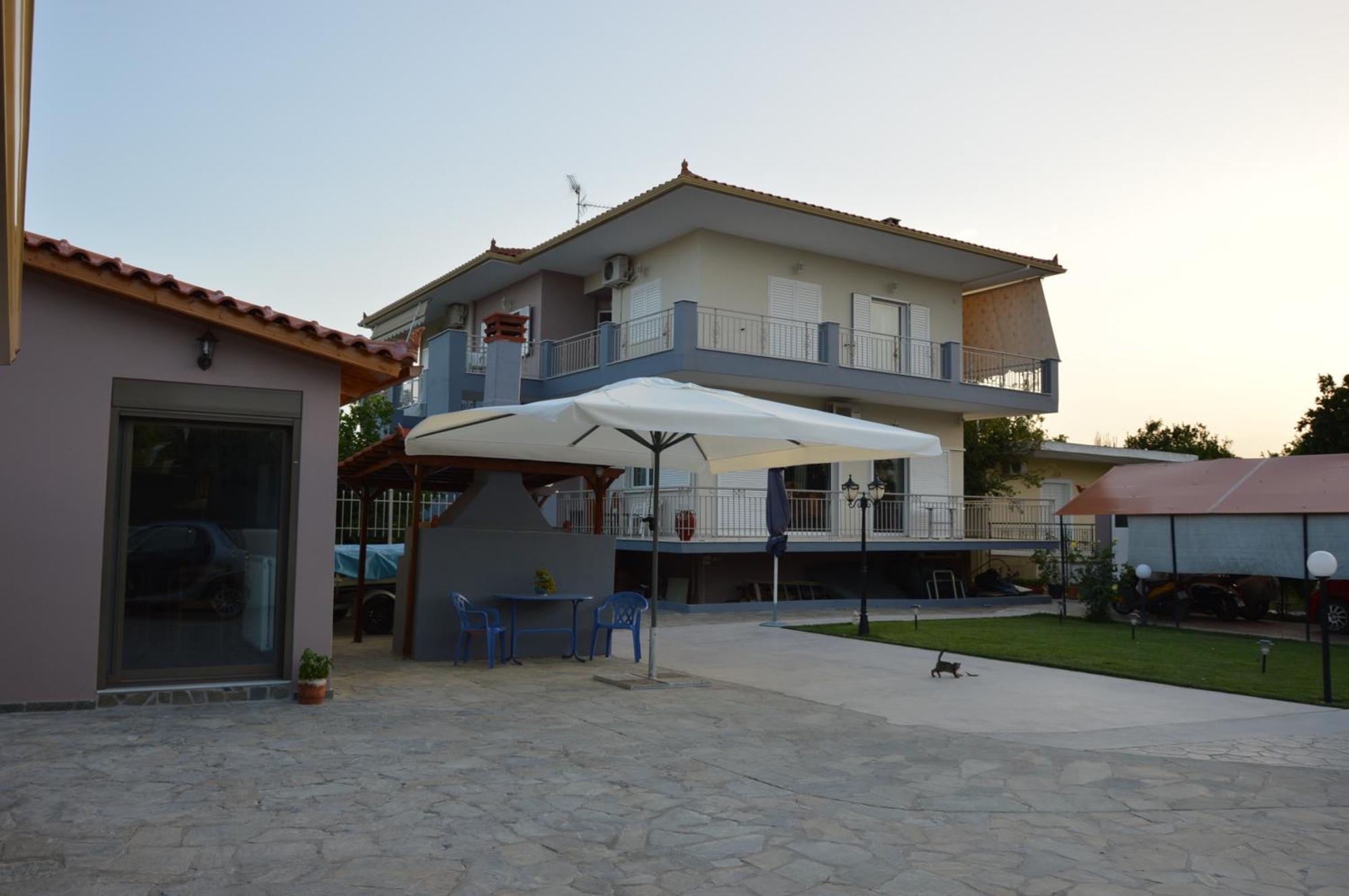 Rea'S House Vrachati Exterior photo
