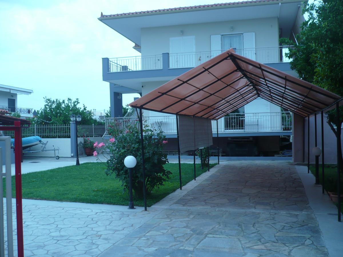 Rea'S House Vrachati Exterior photo
